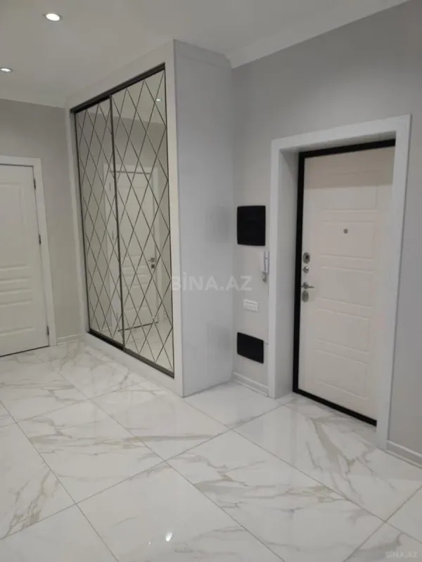 Satılır 3 otaqlı mənzil 130 m²
