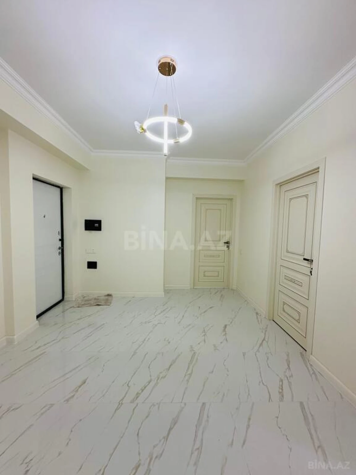Satılır 3 otaqlı mənzil 134 m²