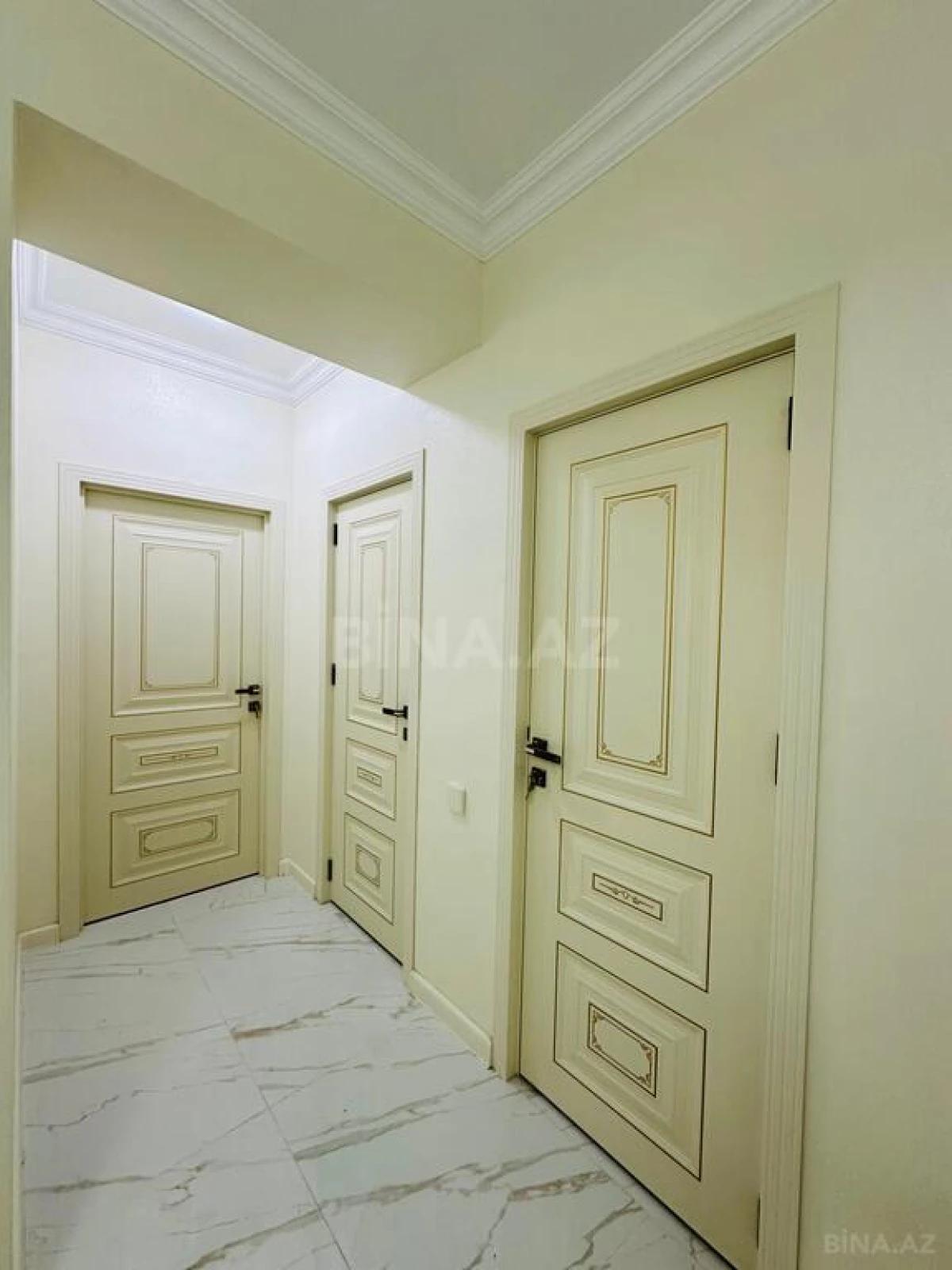 Satılır 3 otaqlı mənzil 134 m²