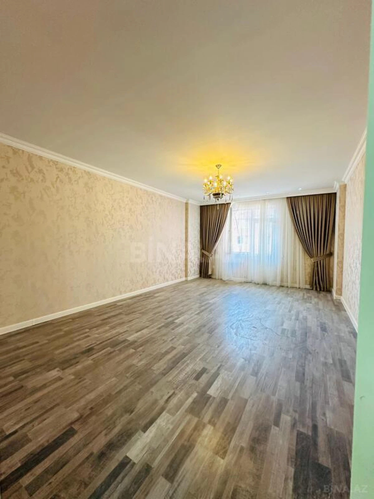 Satılır 3 otaqlı mənzil 134 m²