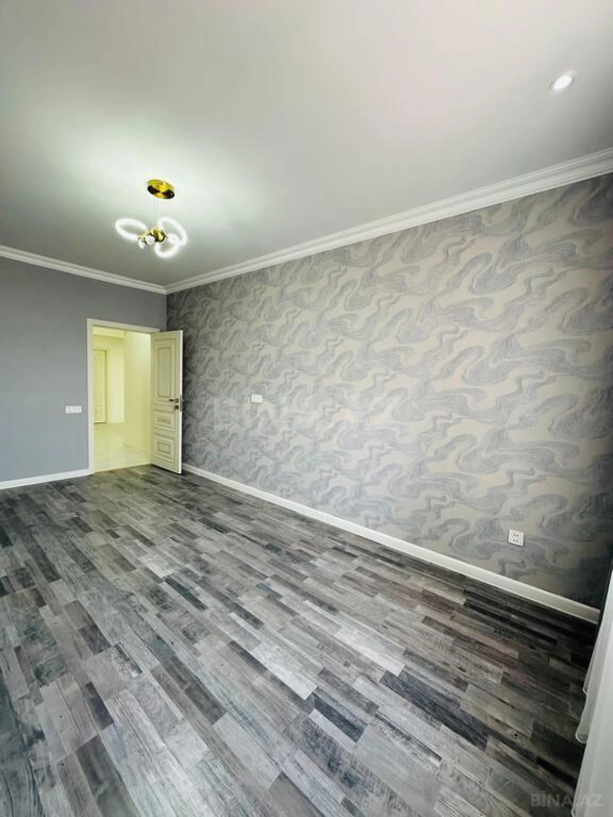 Satılır 3 otaqlı mənzil 134 m²