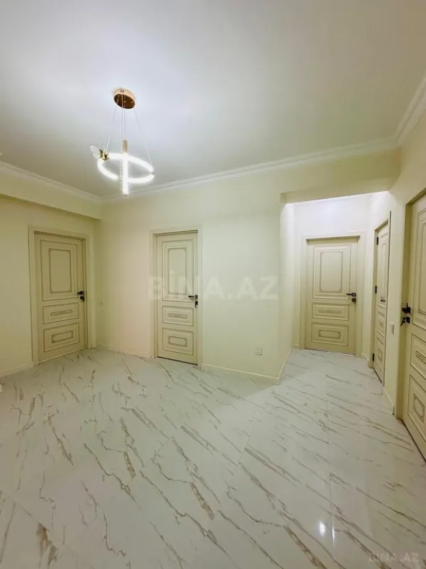 Satılır 3 otaqlı mənzil 134 m²