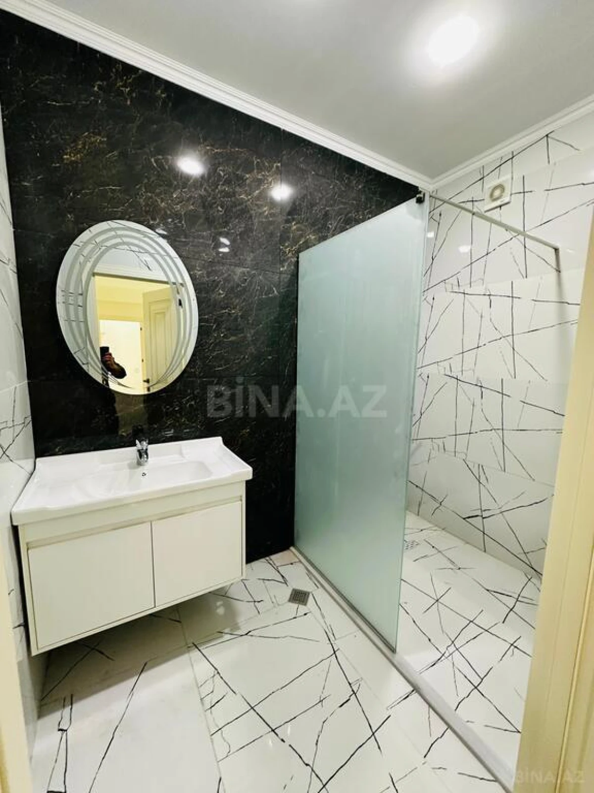 Satılır 3 otaqlı mənzil 134 m²