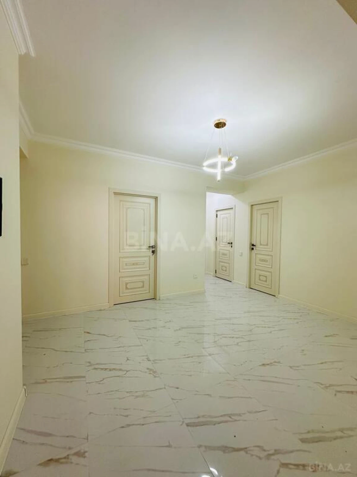 Satılır 3 otaqlı mənzil 134 m²