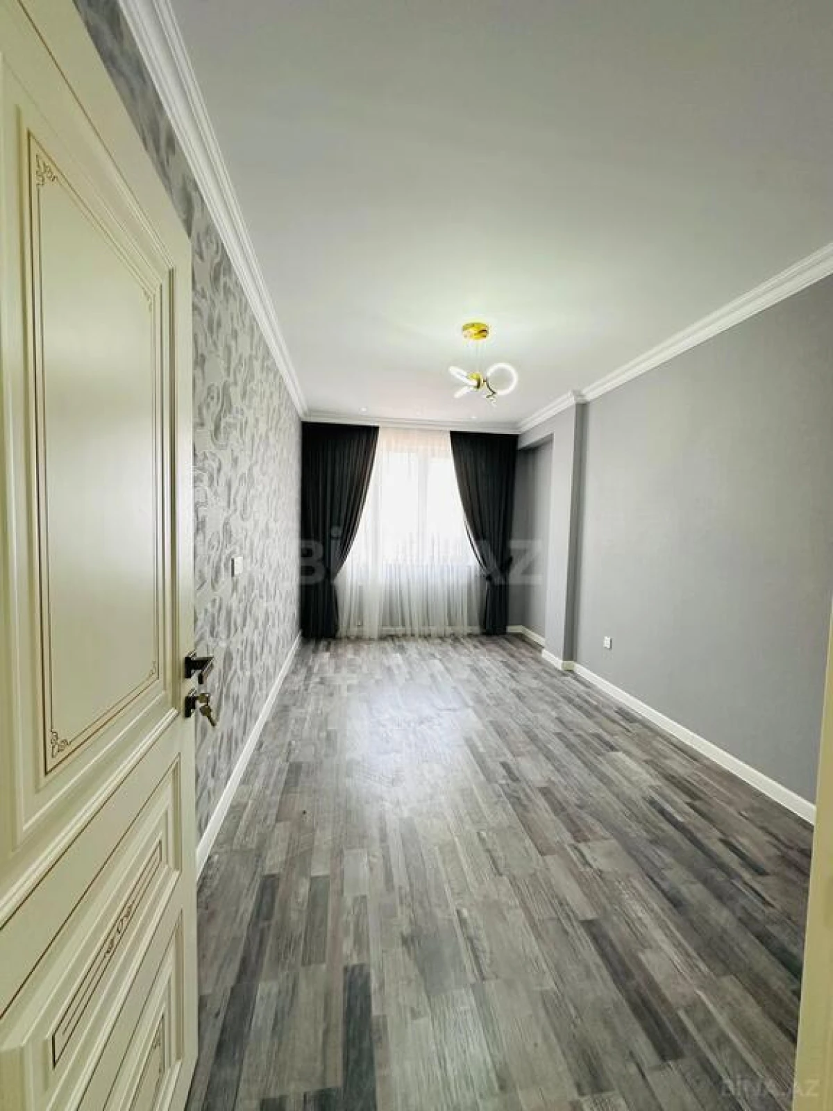 Satılır 3 otaqlı mənzil 134 m²
