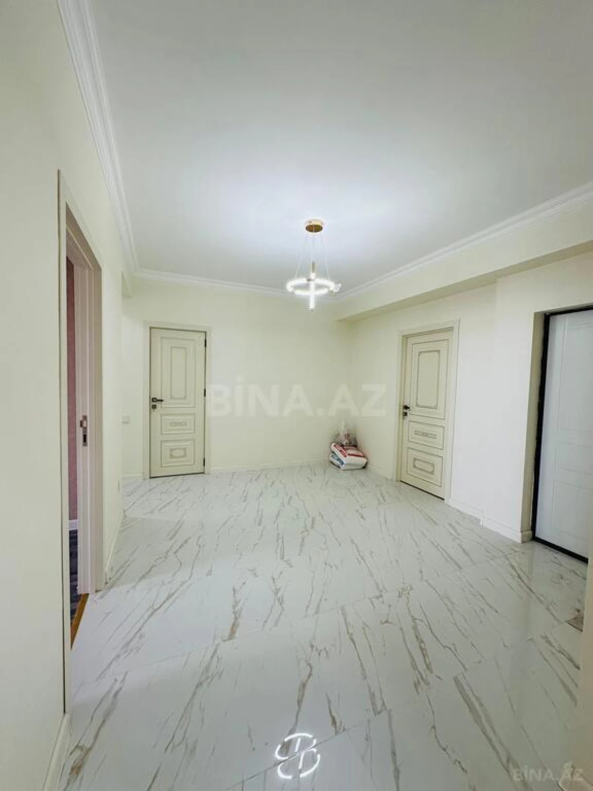 Satılır 3 otaqlı mənzil 134 m²