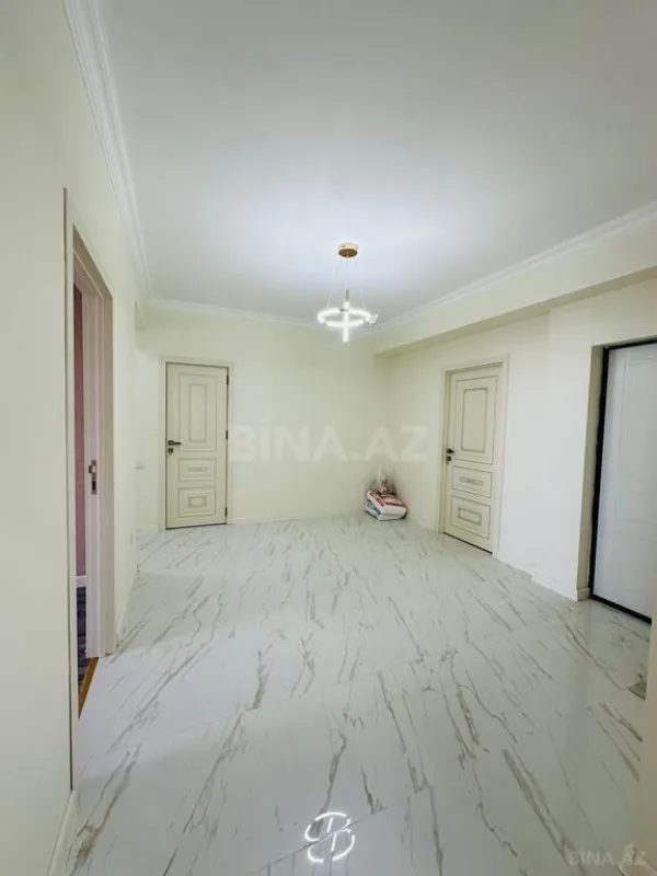 Satılır 3 otaqlı mənzil 134 m²