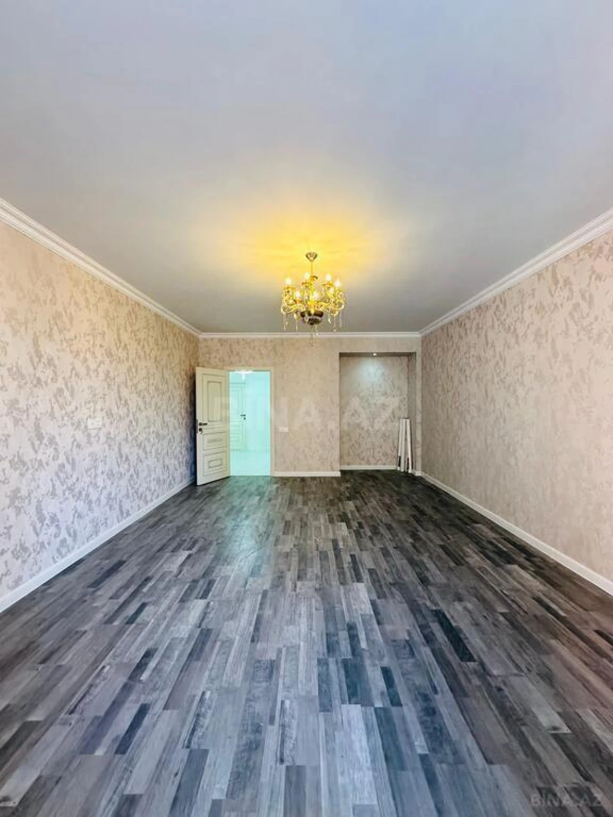 Satılır 3 otaqlı mənzil 134 m²