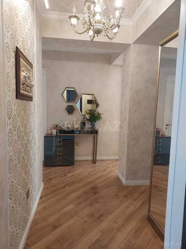 Satılır 4 otaqlı mənzil 100 m²