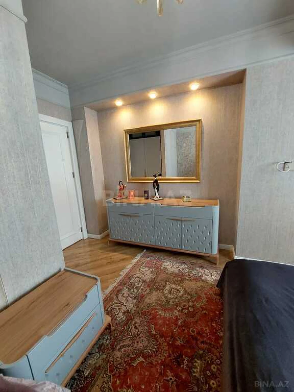 Satılır 4 otaqlı mənzil 100 m²