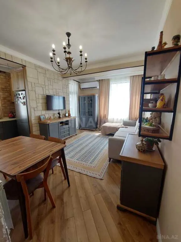 Satılır 4 otaqlı mənzil 100 m²