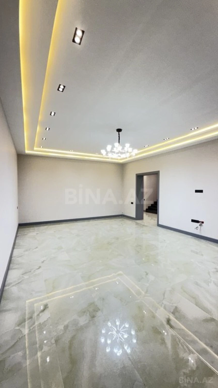 Satılır 5 otaqlı həyət evi 280 m²