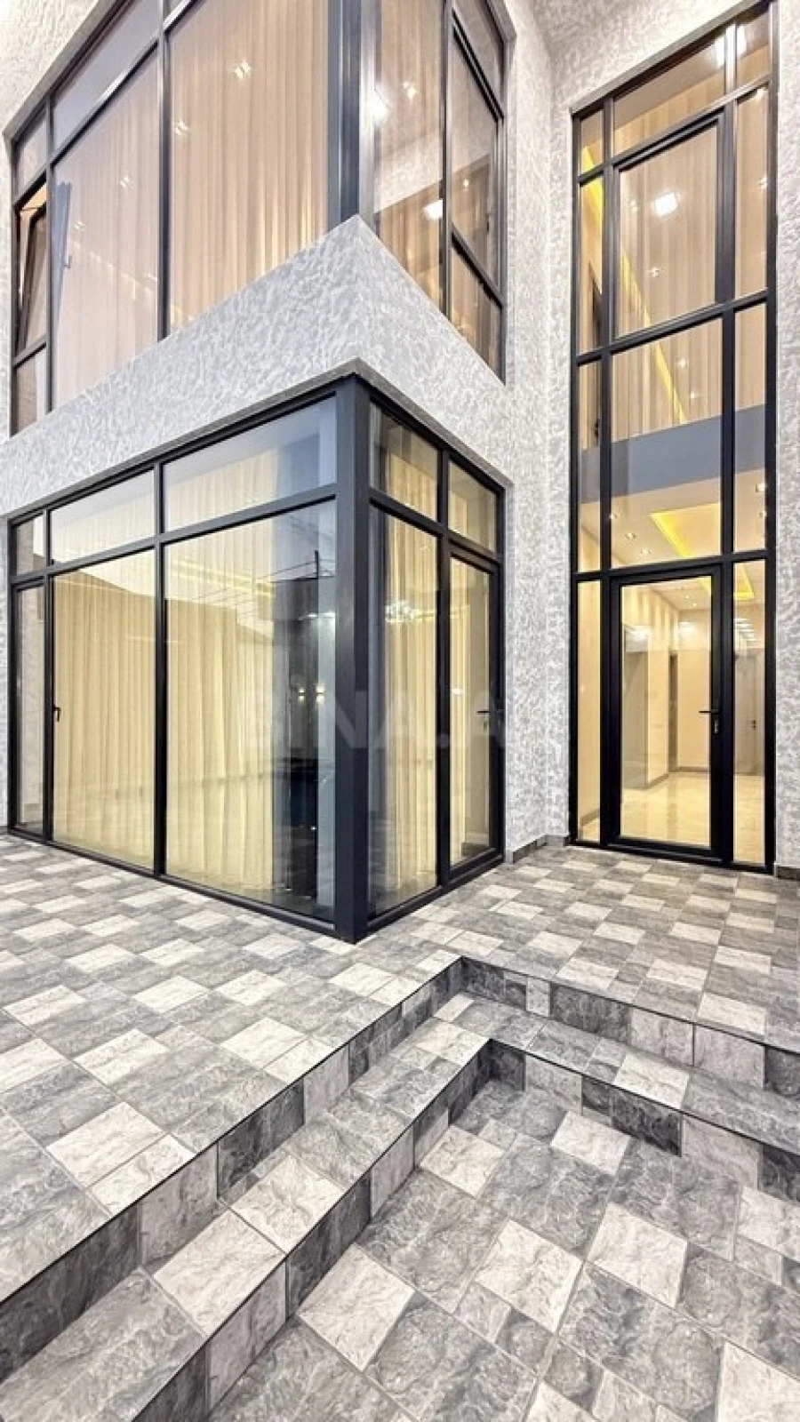 Satılır 5 otaqlı həyət evi 280 m²