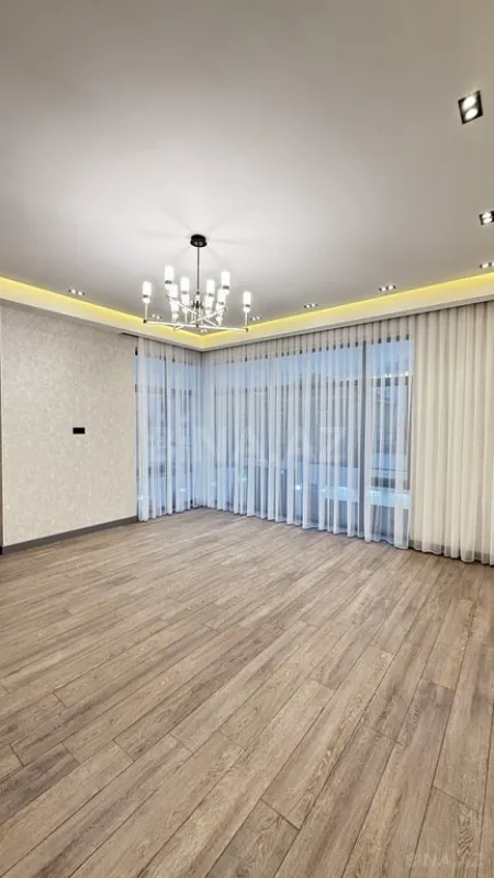 Satılır 5 otaqlı həyət evi 280 m²
