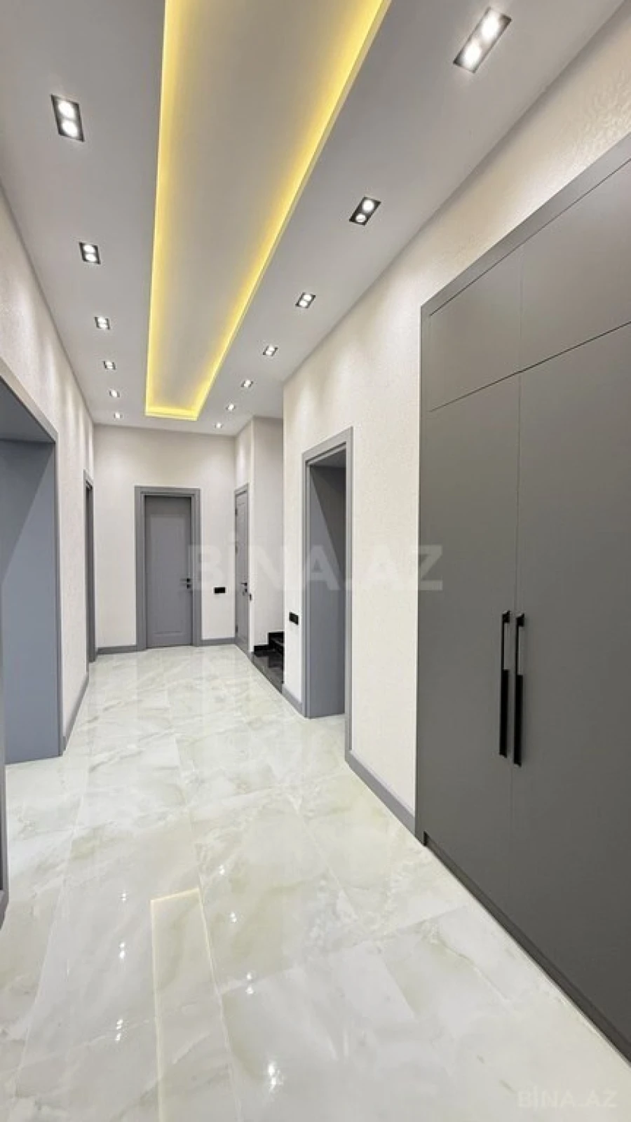 Satılır 5 otaqlı həyət evi 280 m²