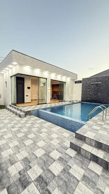 Satılır 5 otaqlı həyət evi 280 m²