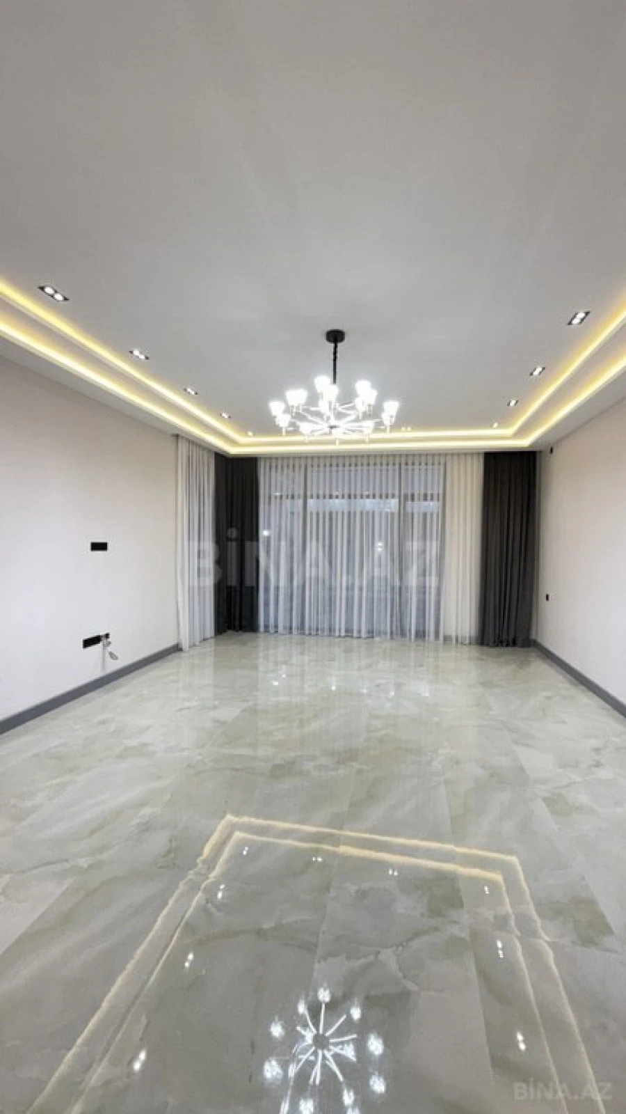 Satılır 5 otaqlı həyət evi 280 m²