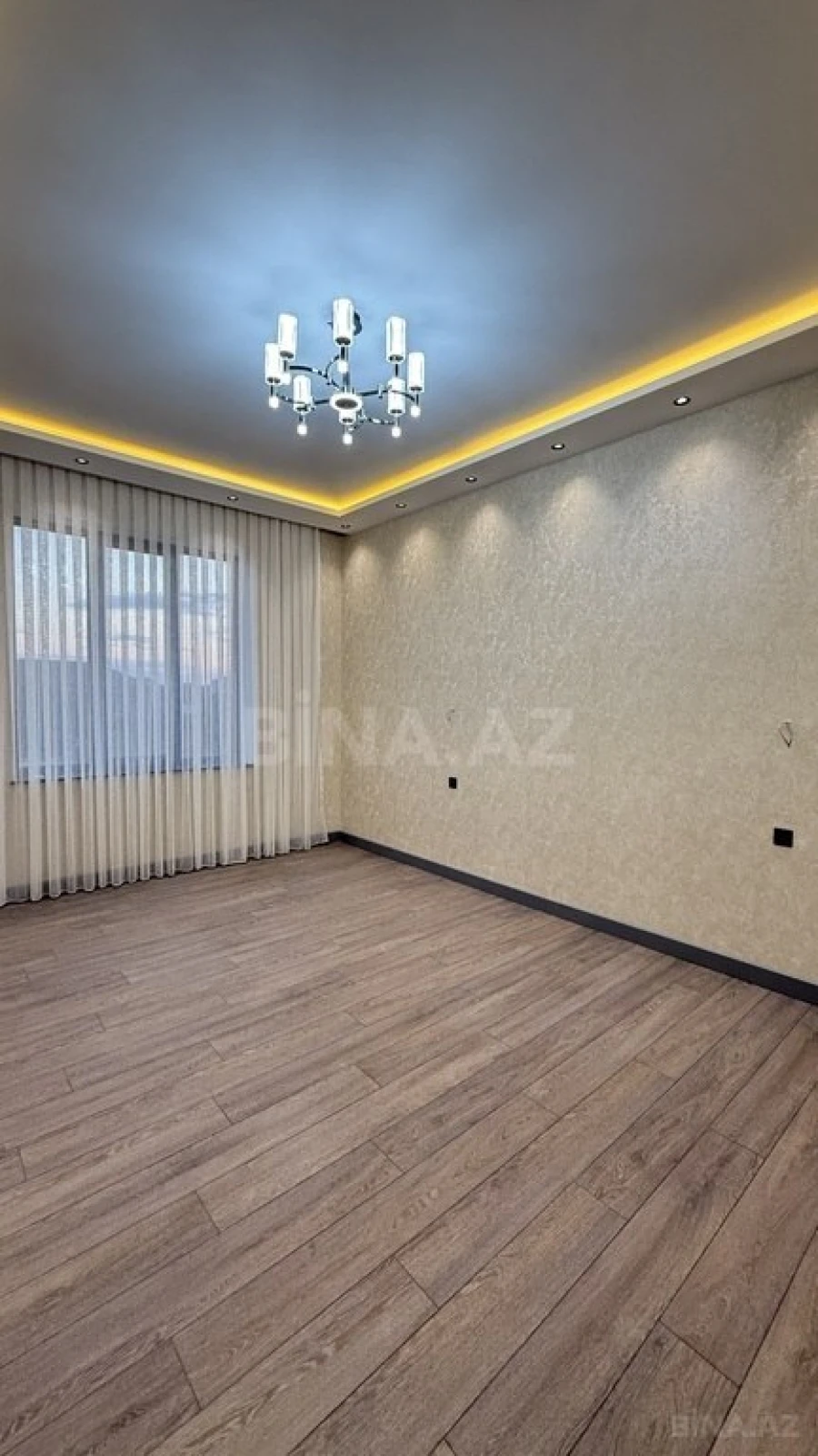 Satılır 5 otaqlı həyət evi 280 m²