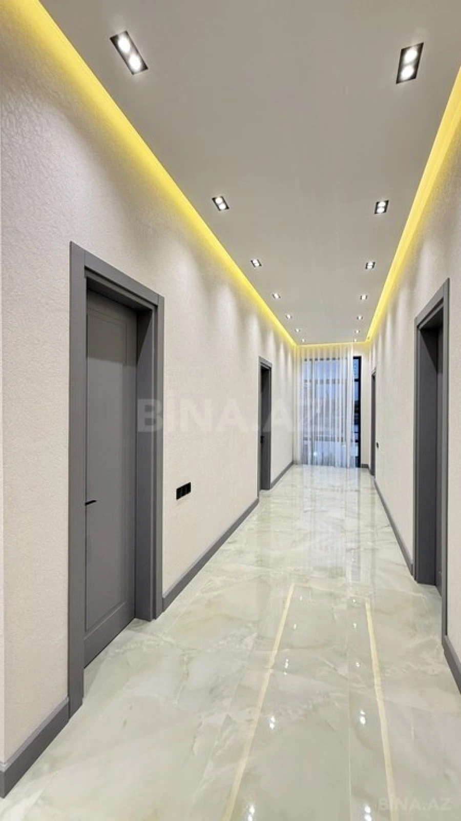 Satılır 5 otaqlı həyət evi 280 m²