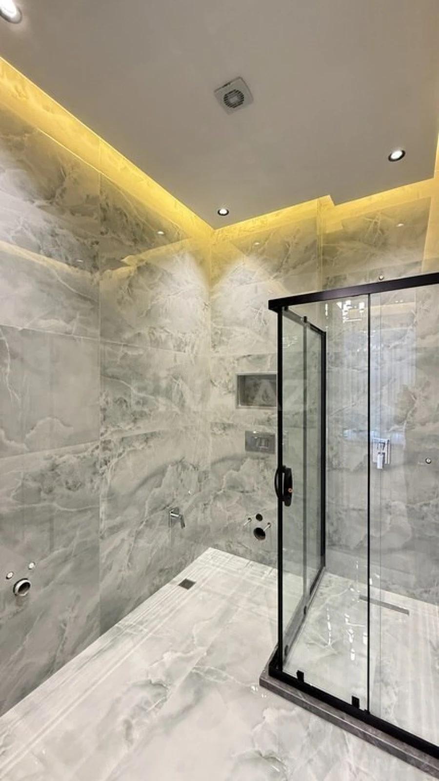 Satılır 5 otaqlı həyət evi 280 m²