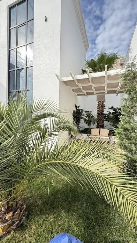 Satılır 5 otaqlı həyət evi 220 m²