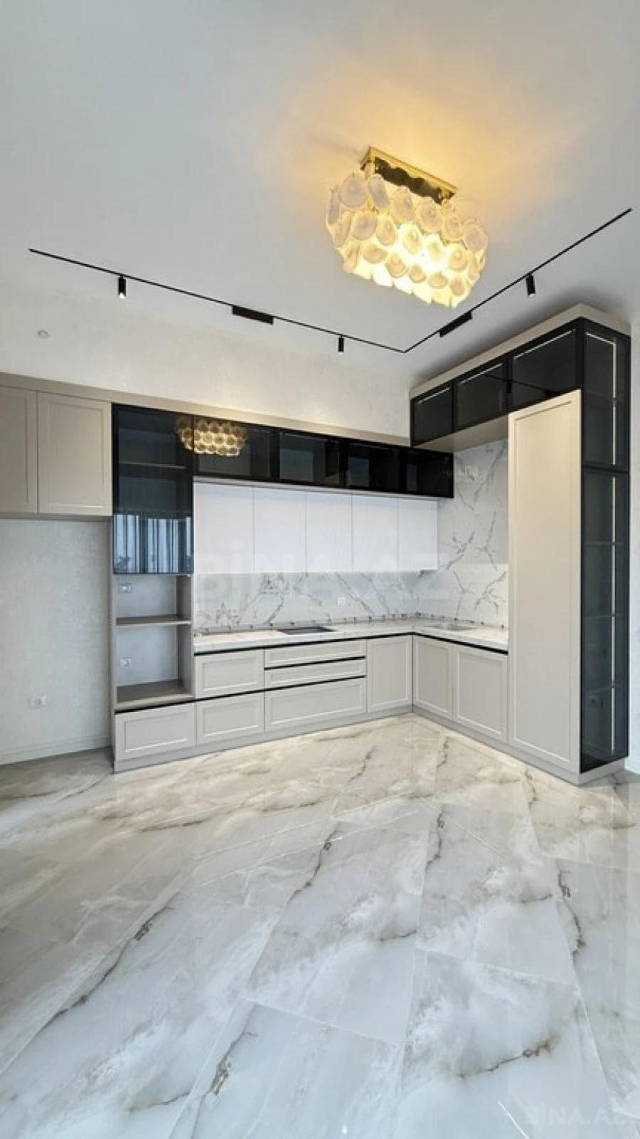 Satılır 5 otaqlı həyət evi 220 m²