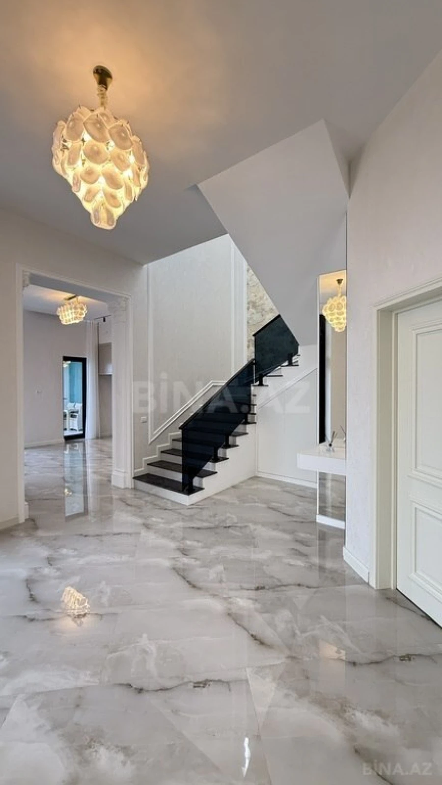 Satılır 5 otaqlı həyət evi 220 m²