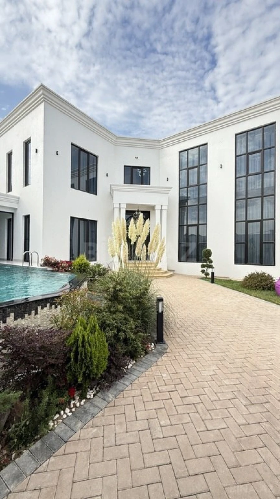 Satılır 5 otaqlı həyət evi 220 m²