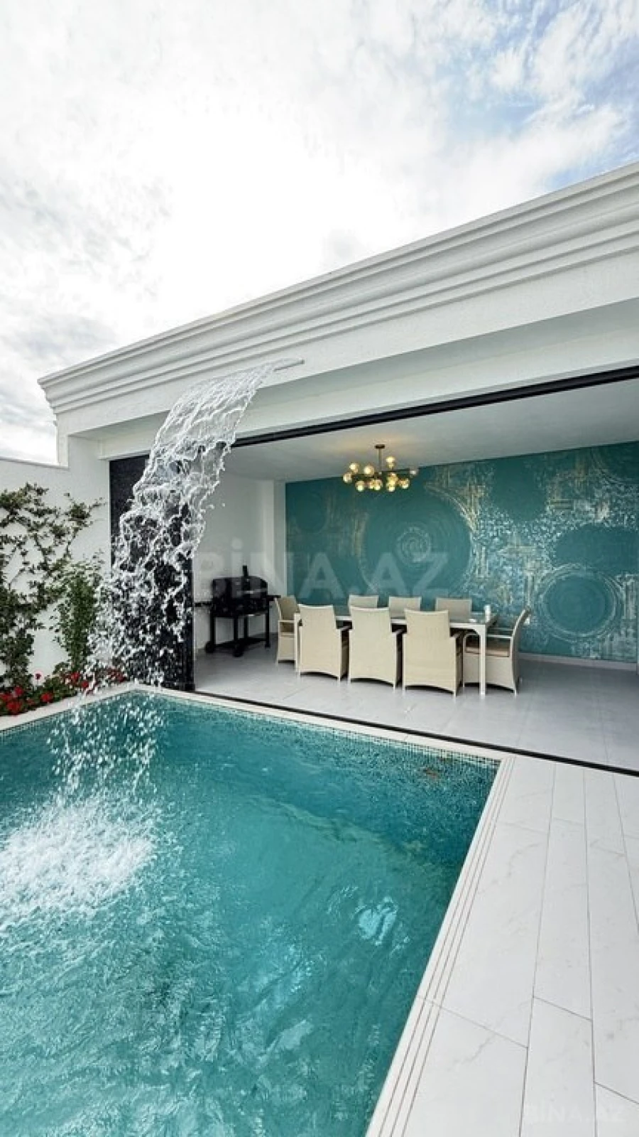 Satılır 5 otaqlı həyət evi 220 m²