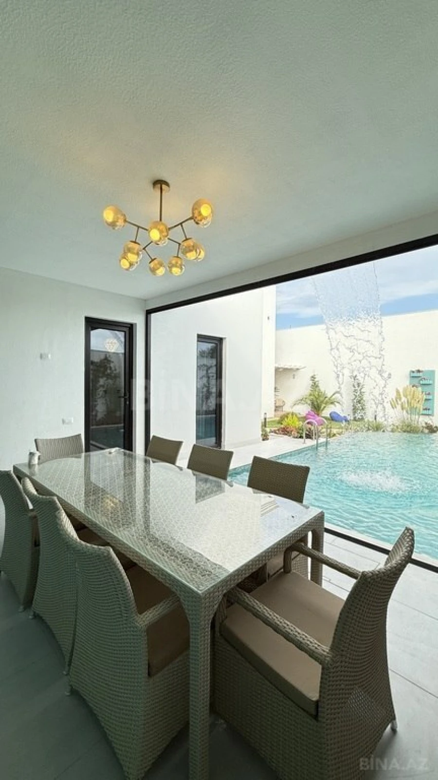 Satılır 5 otaqlı həyət evi 220 m²