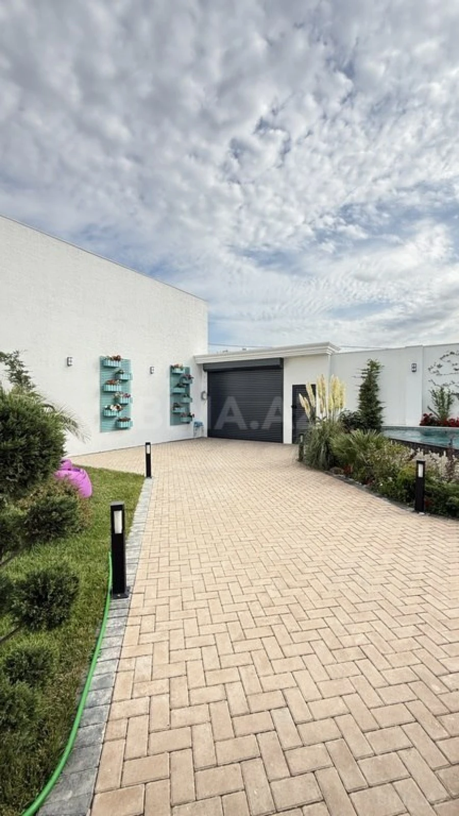 Satılır 5 otaqlı həyət evi 220 m²