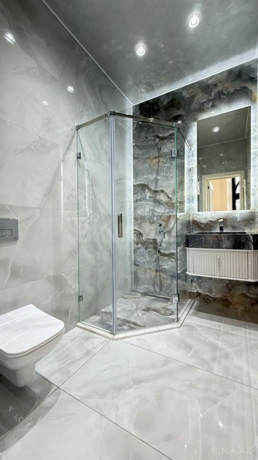 Satılır 5 otaqlı həyət evi 220 m²