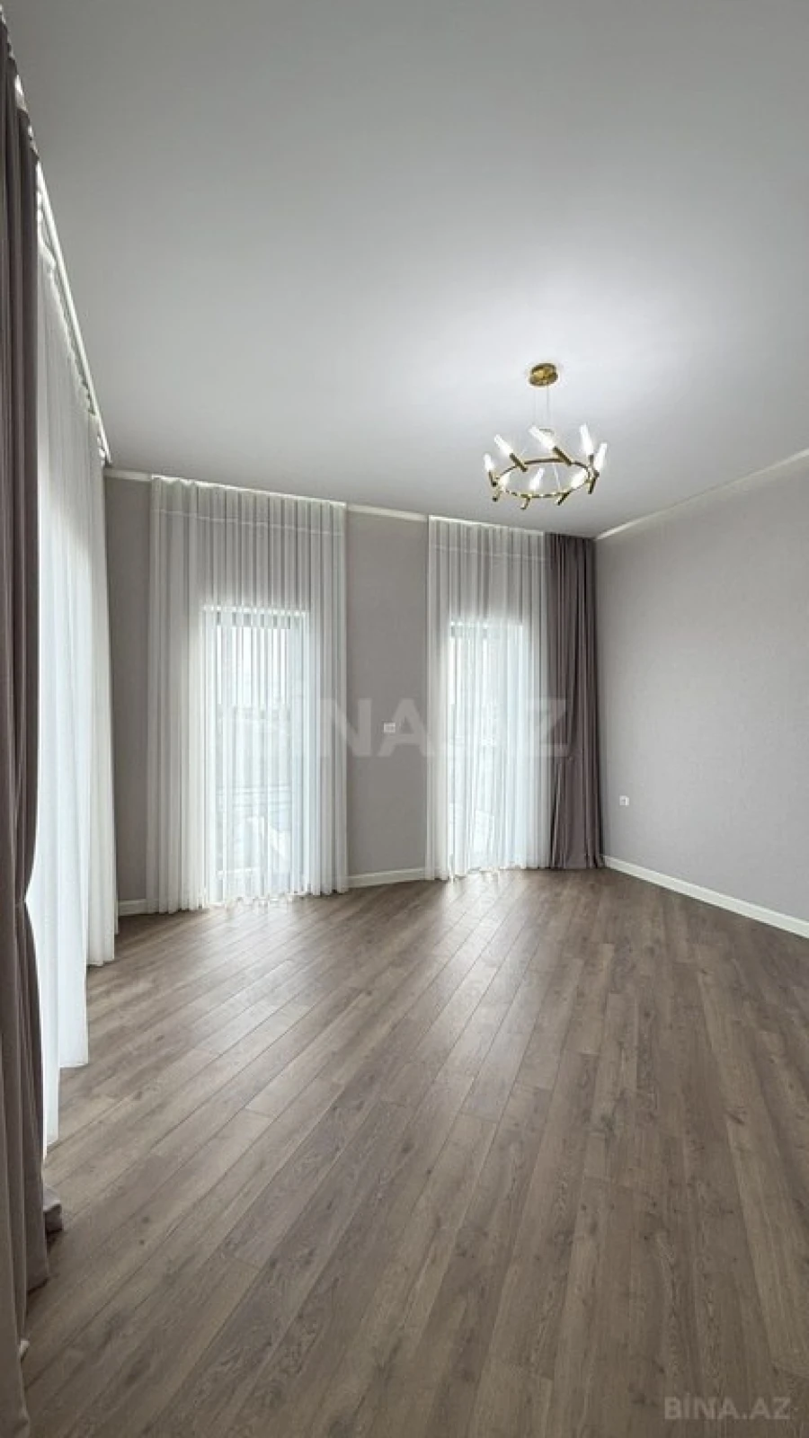 Satılır 5 otaqlı həyət evi 220 m²