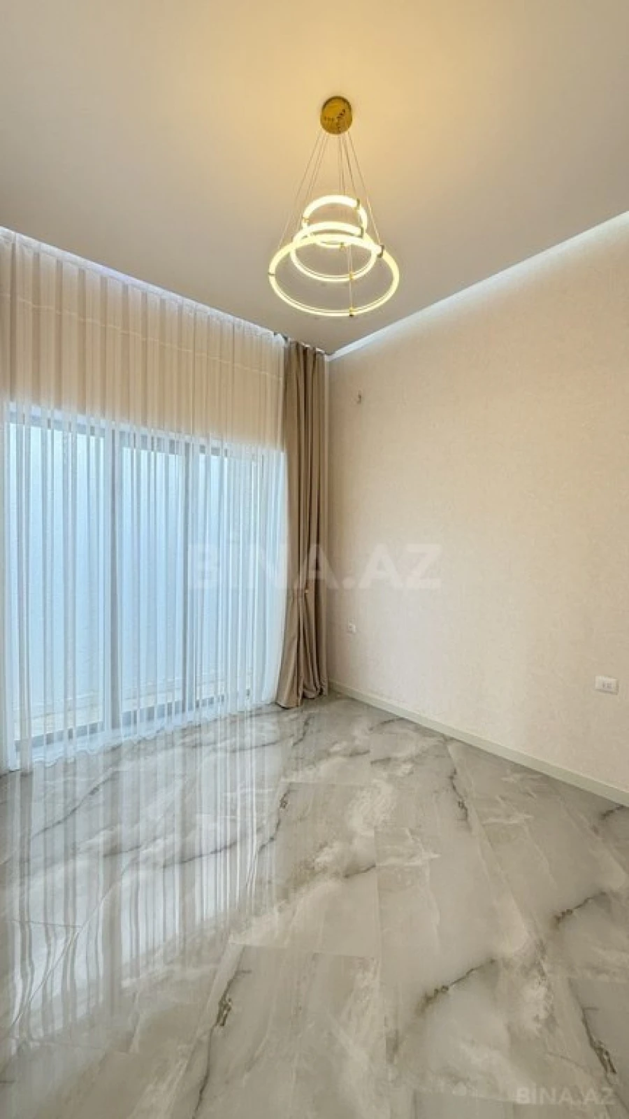 Satılır 5 otaqlı həyət evi 220 m²