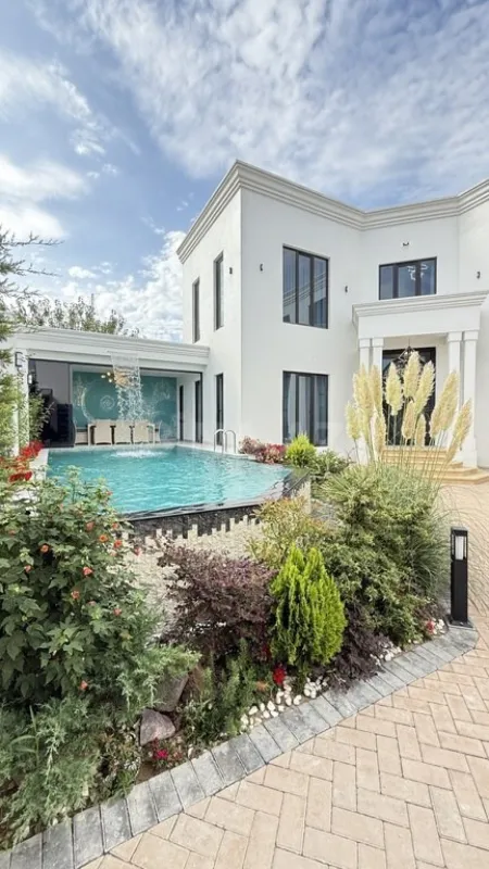 Satılır 5 otaqlı həyət evi 220 m²