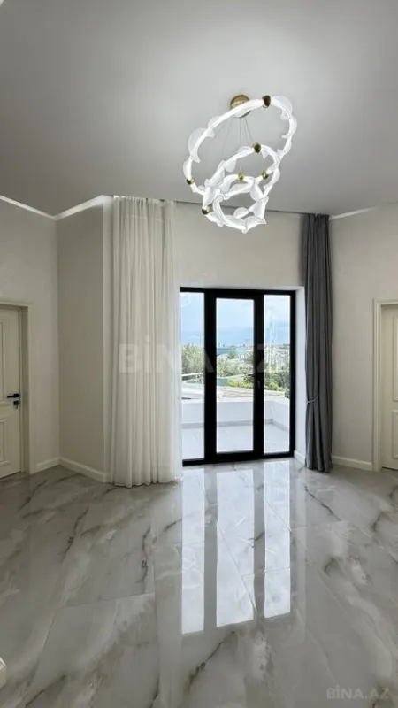 Satılır 5 otaqlı həyət evi 220 m²