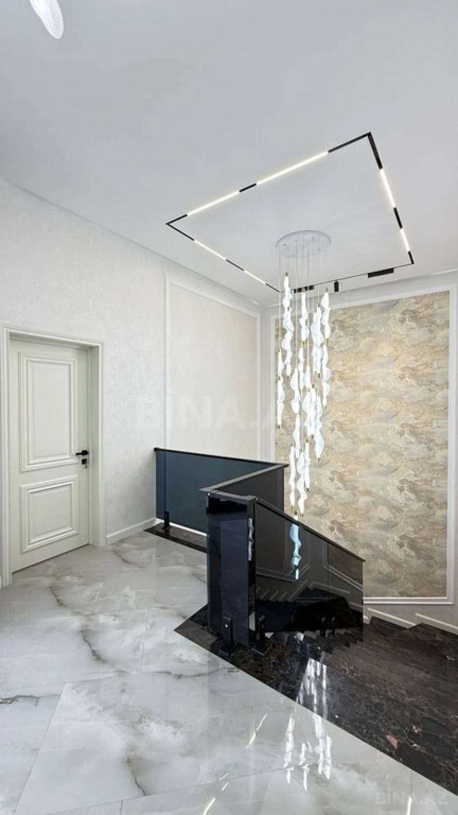 Satılır 5 otaqlı həyət evi 220 m²