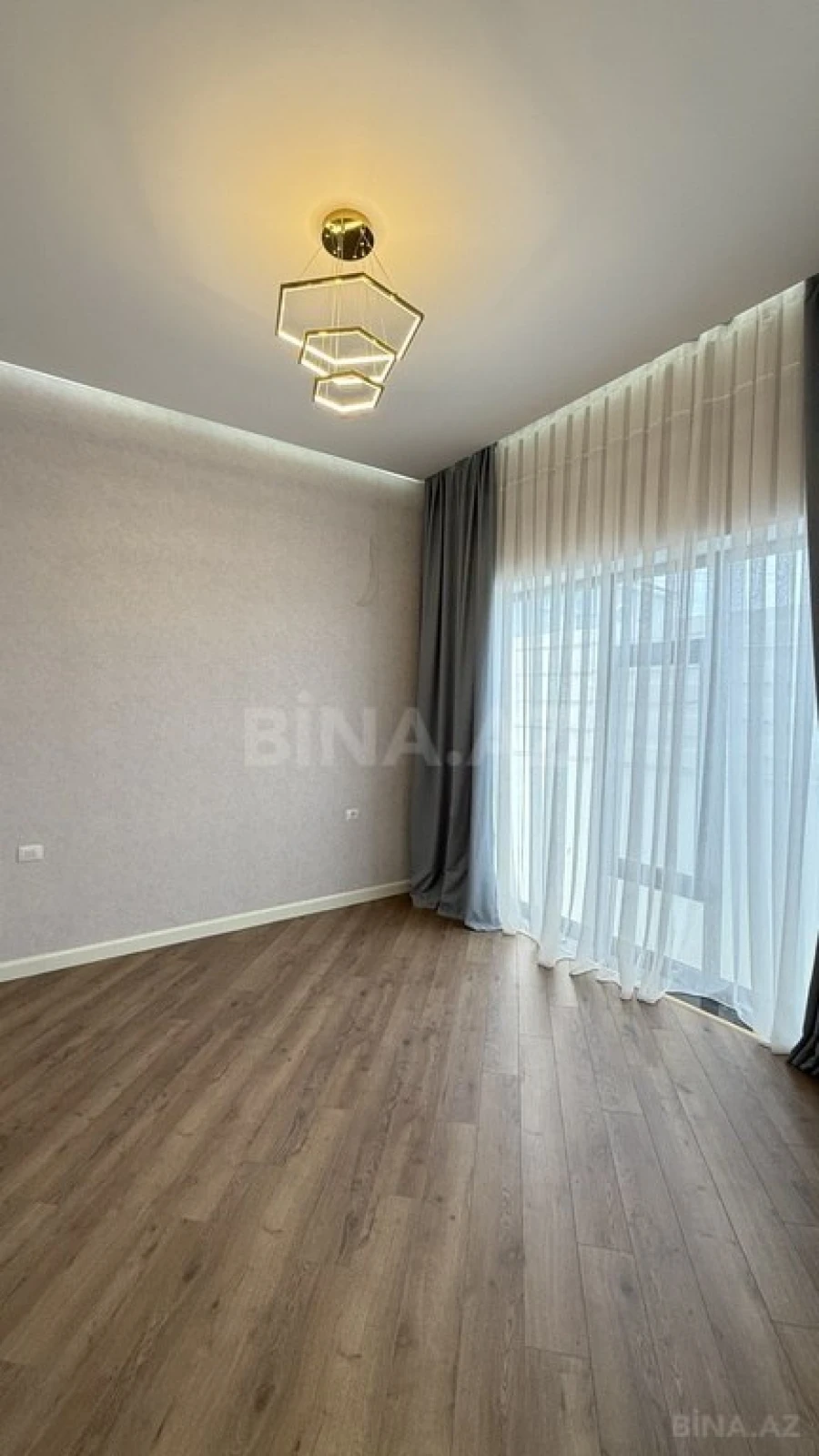 Satılır 5 otaqlı həyət evi 220 m²