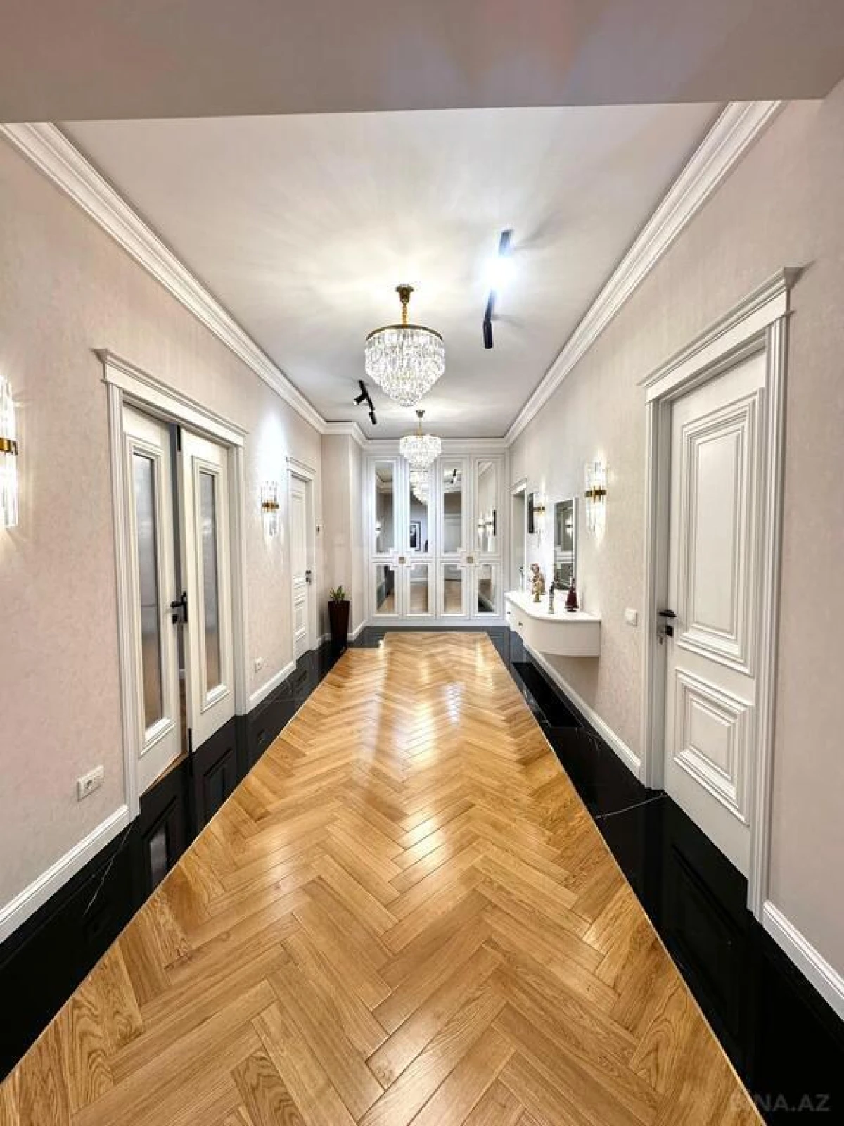 Satılır 3 otaqlı mənzil 150 m²