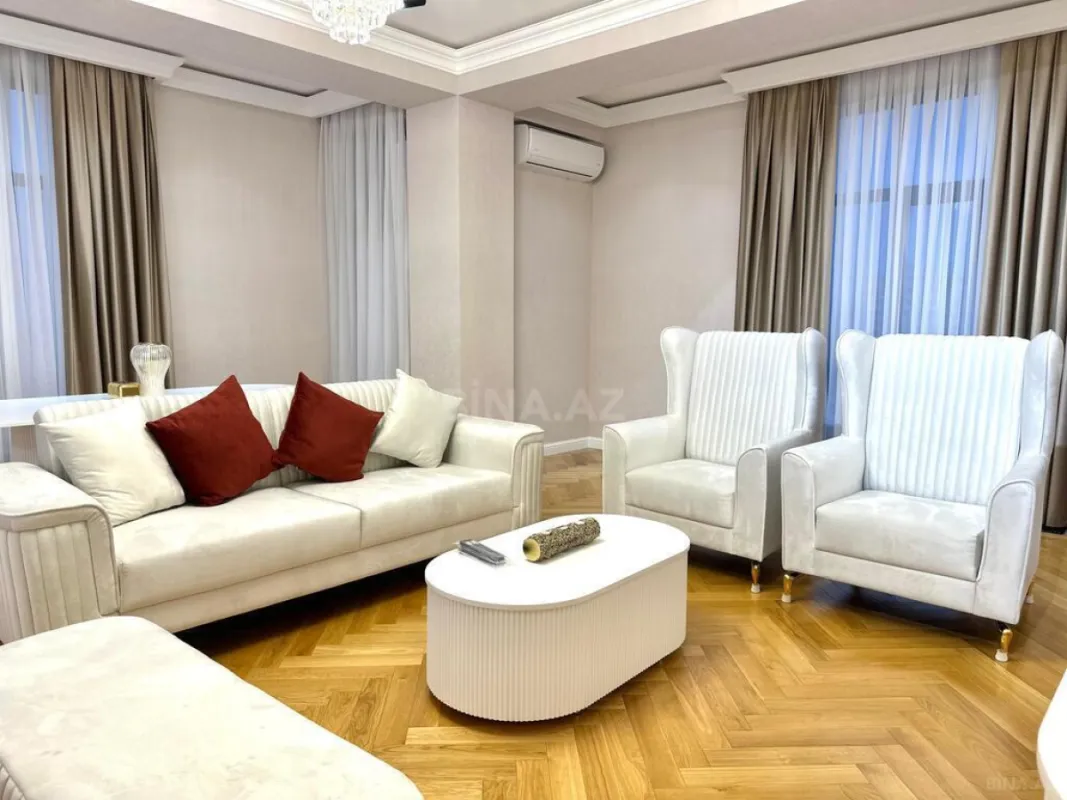 Satılır 3 otaqlı mənzil 150 m²
