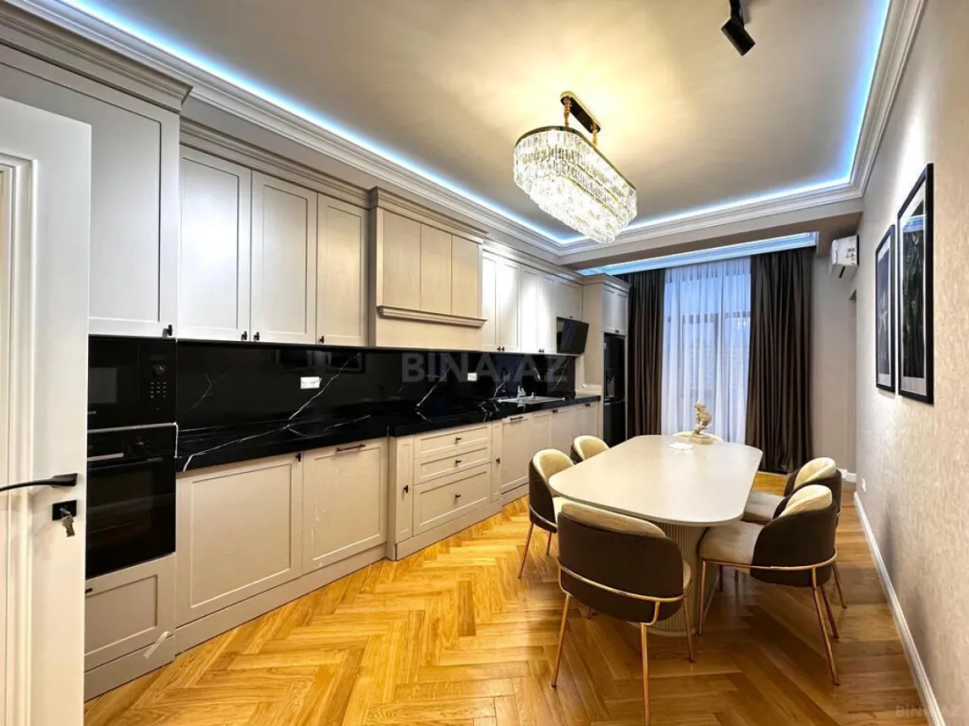 Satılır 3 otaqlı mənzil 150 m²