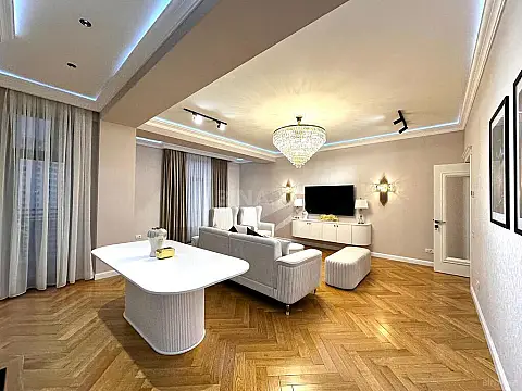 Satılır 3 otaqlı mənzil 150 m²