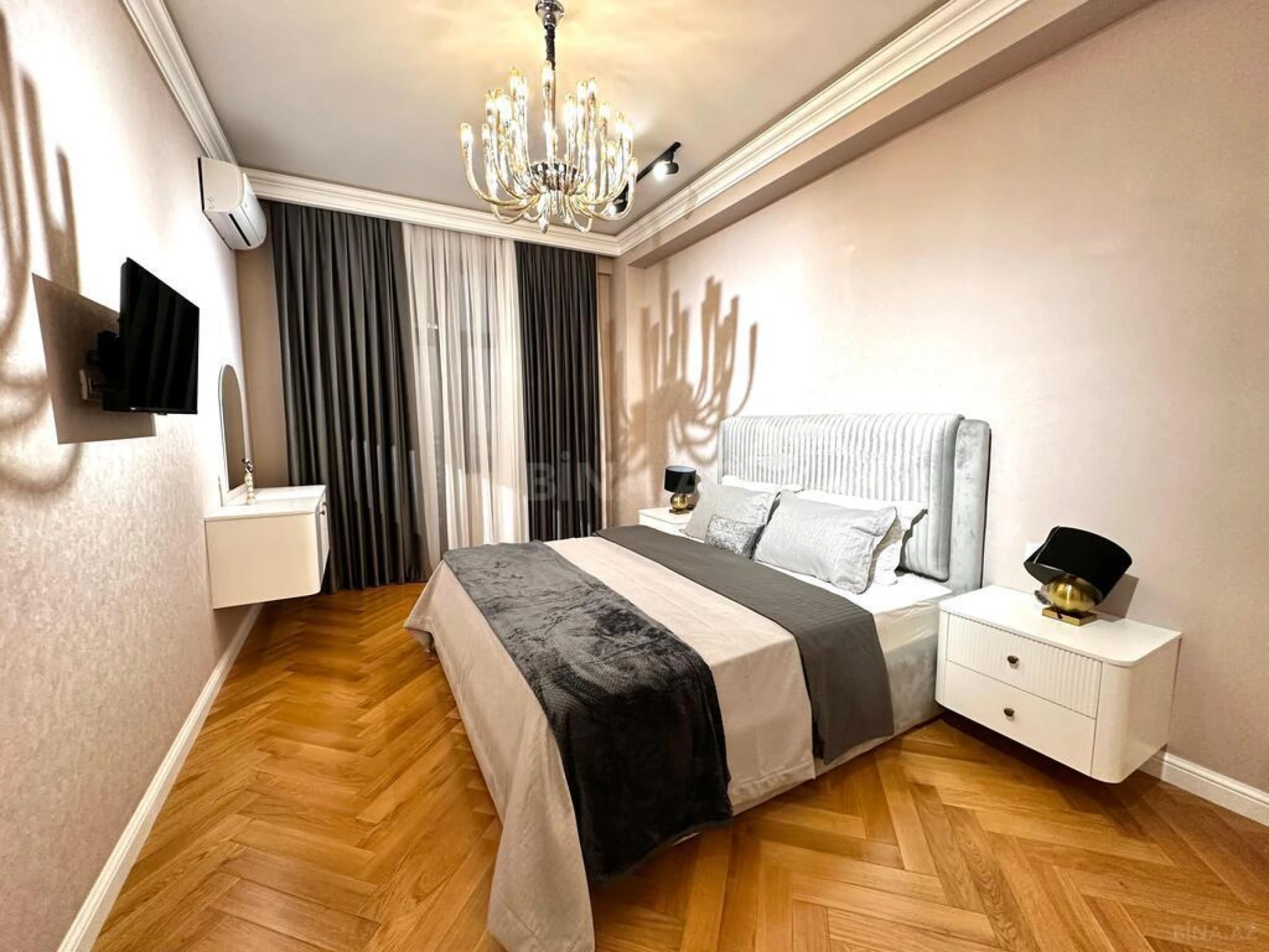 Satılır 3 otaqlı mənzil 150 m²