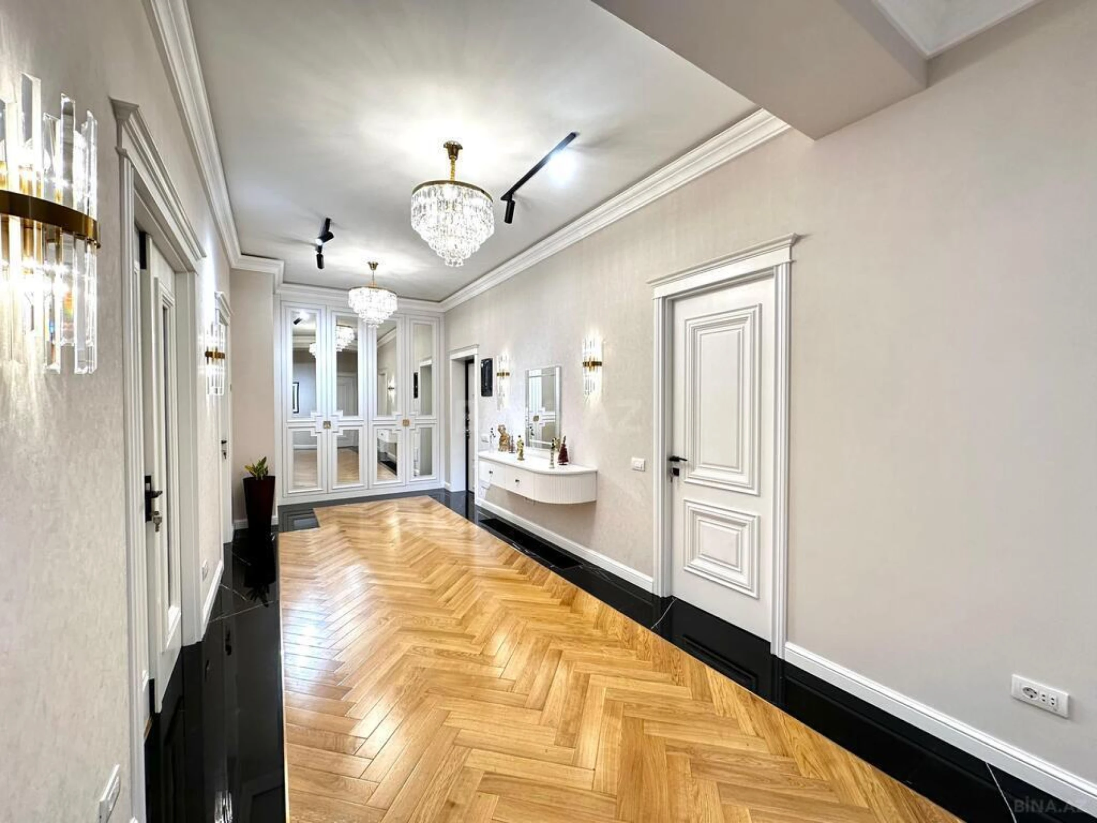 Satılır 3 otaqlı mənzil 150 m²