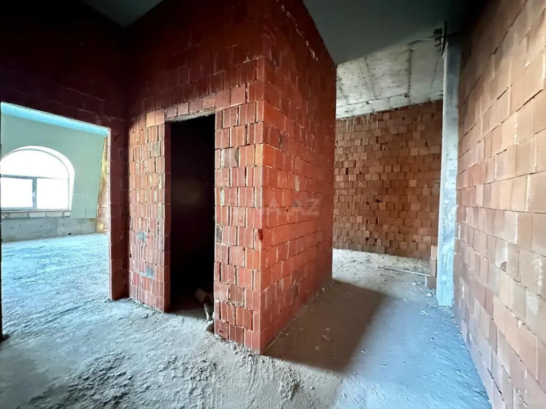 Satılır 4 otaqlı mənzil 135 m²