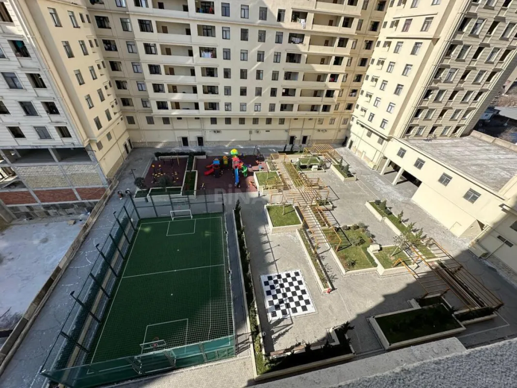 Satılır 4 otaqlı mənzil 135 m²