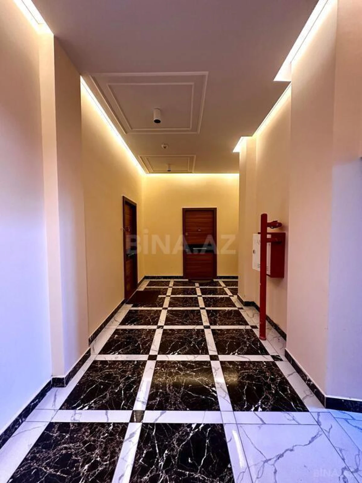 Satılır 4 otaqlı mənzil 135 m²