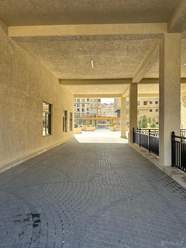 Satılır 4 otaqlı mənzil 135 m²