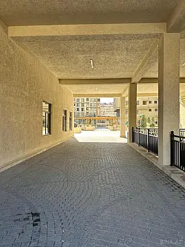 Satılır 4 otaqlı mənzil 135 m²