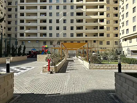 Satılır 4 otaqlı mənzil 135 m²